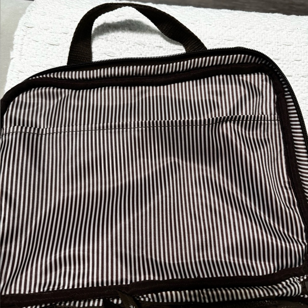 thirty-one Brown Quilted Poppy Zipper Makeup/Toiletry bag - Picture 7 of 11
